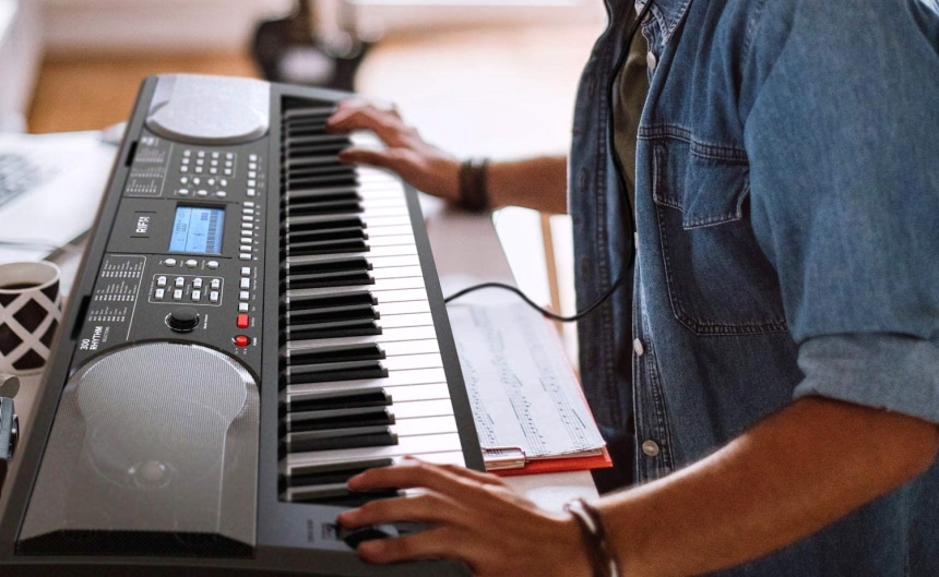 10 Best Digital Pianos under $300 - Ideal Choice for Beginners