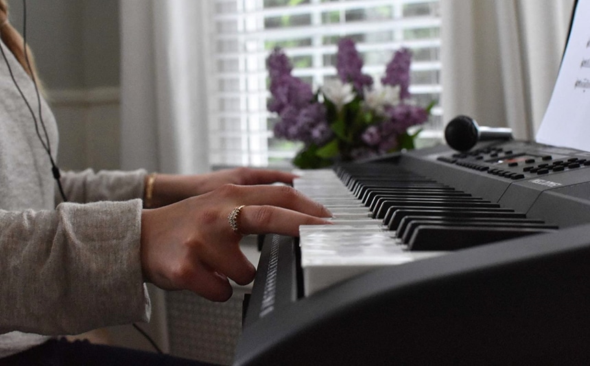 10 Best Digital Pianos under $300 - Ideal Choice for Beginners
