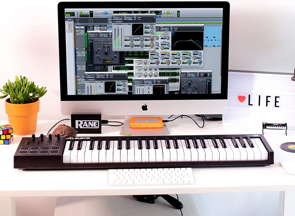 Midi Keyboard vs Synthesizer Compare and Decide!