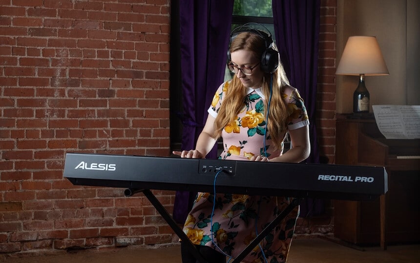 10 Best Digital Pianos Under $2025 - Choose the Instrument of Your Dreams!