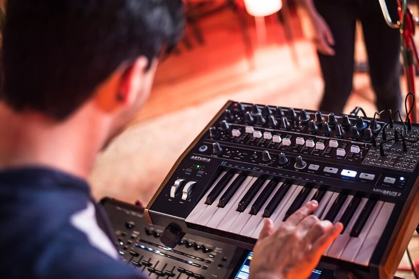 10 Best Synths under $1000 – High-End Models Suitable for Every Genre! (Fall 2022)