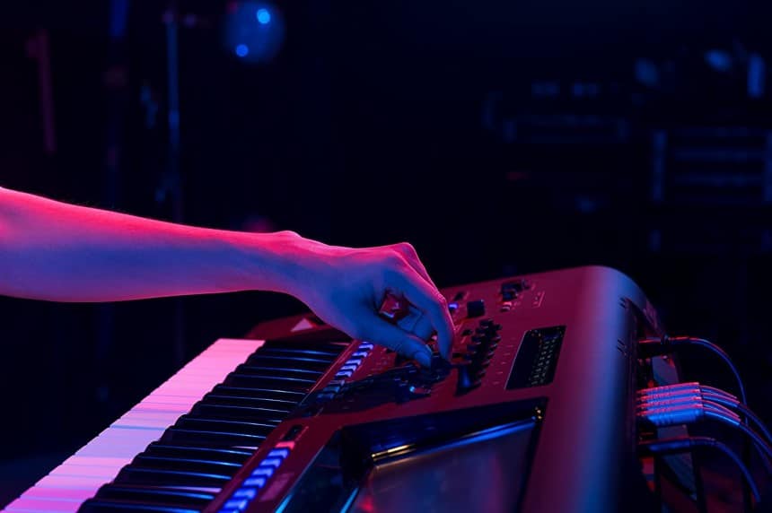 6 Best Arranger Keyboards to Offer You a Big Variety of Sounds and Styles