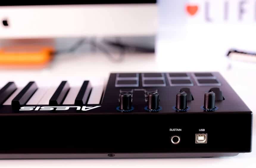 6 Best MIDI Keyboards for GarageBand - Great Compatibility at Fair Price! (Spring 2023)