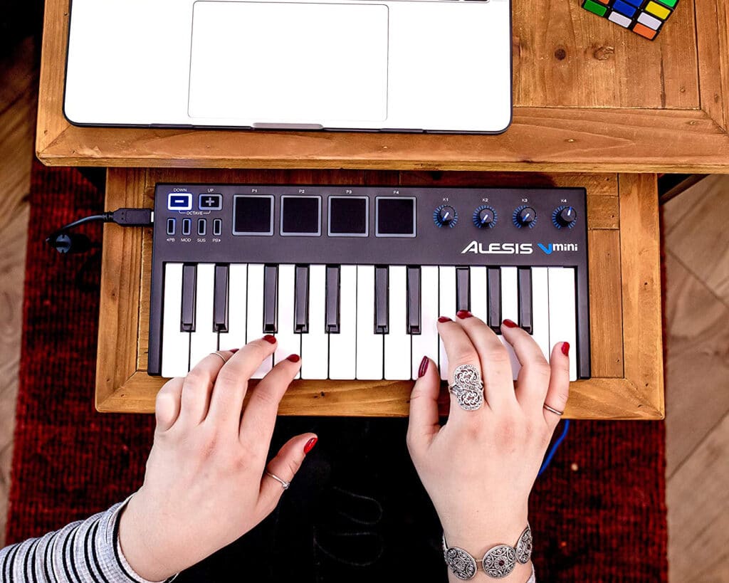 6 Best MIDI Keyboards for GarageBand Selection (Apr. 2021)