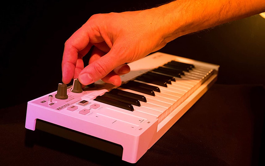 10 Easy-to-Use MIDI Keyboards for Beginners to Start Right Away