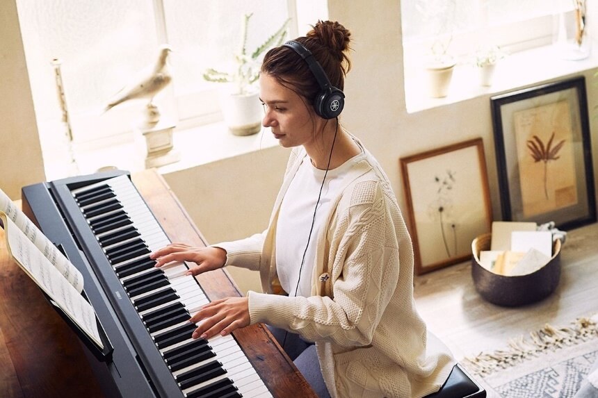 8 Best Headphones for Digital Piano – Diving Into World of Music (Fall 2022)